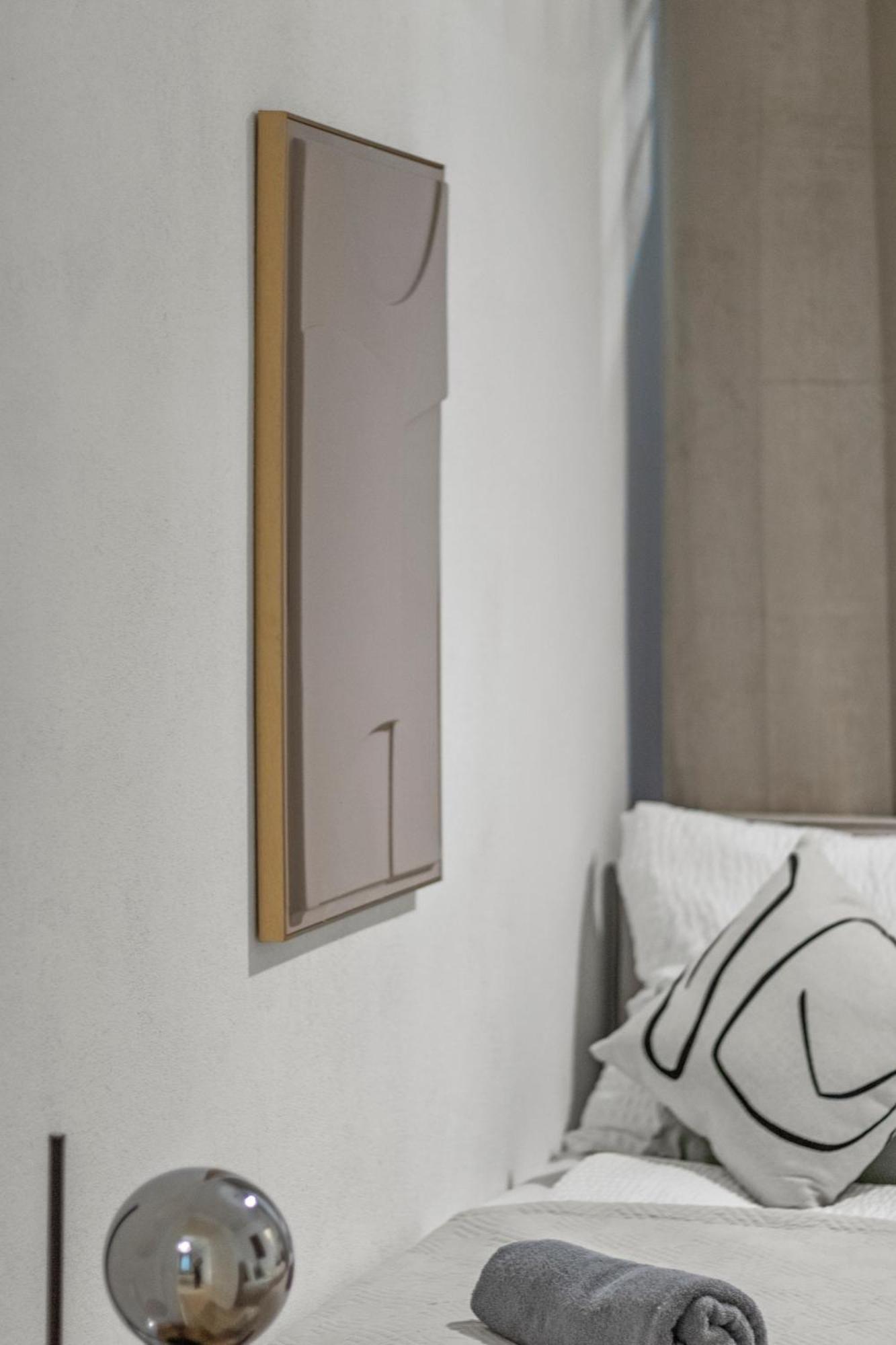 Long Term I 2 Min To U1 Columbusplatz I High Speed Wifi * Vienna