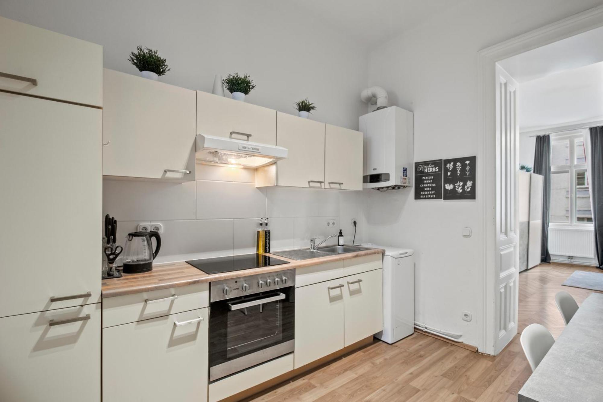 Long Term I 2 Min To U1 Columbusplatz I High Speed Wifi Appartamento *