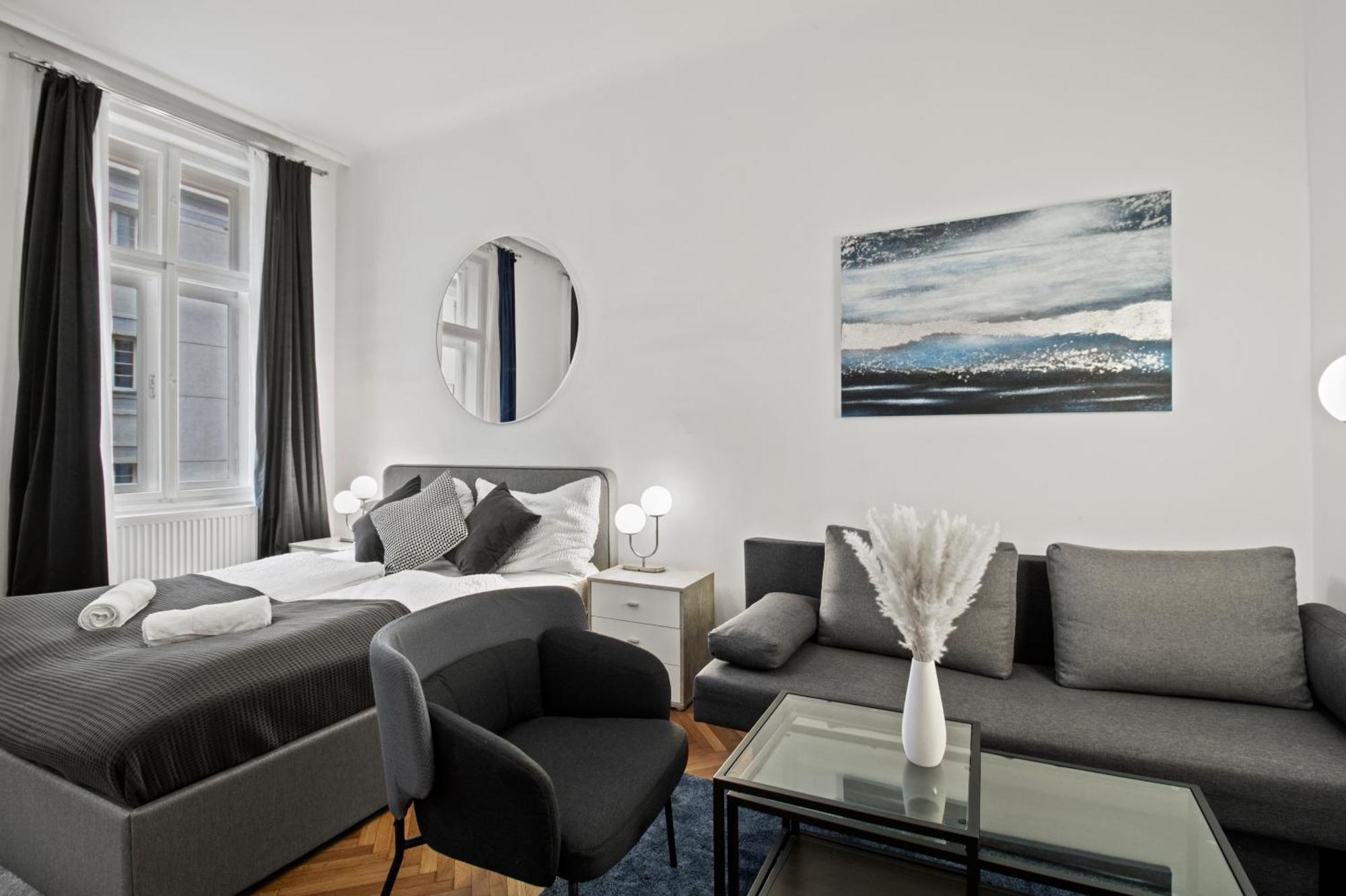 Long Term I 2 Min To U1 Columbusplatz I High Speed Wifi Vienna