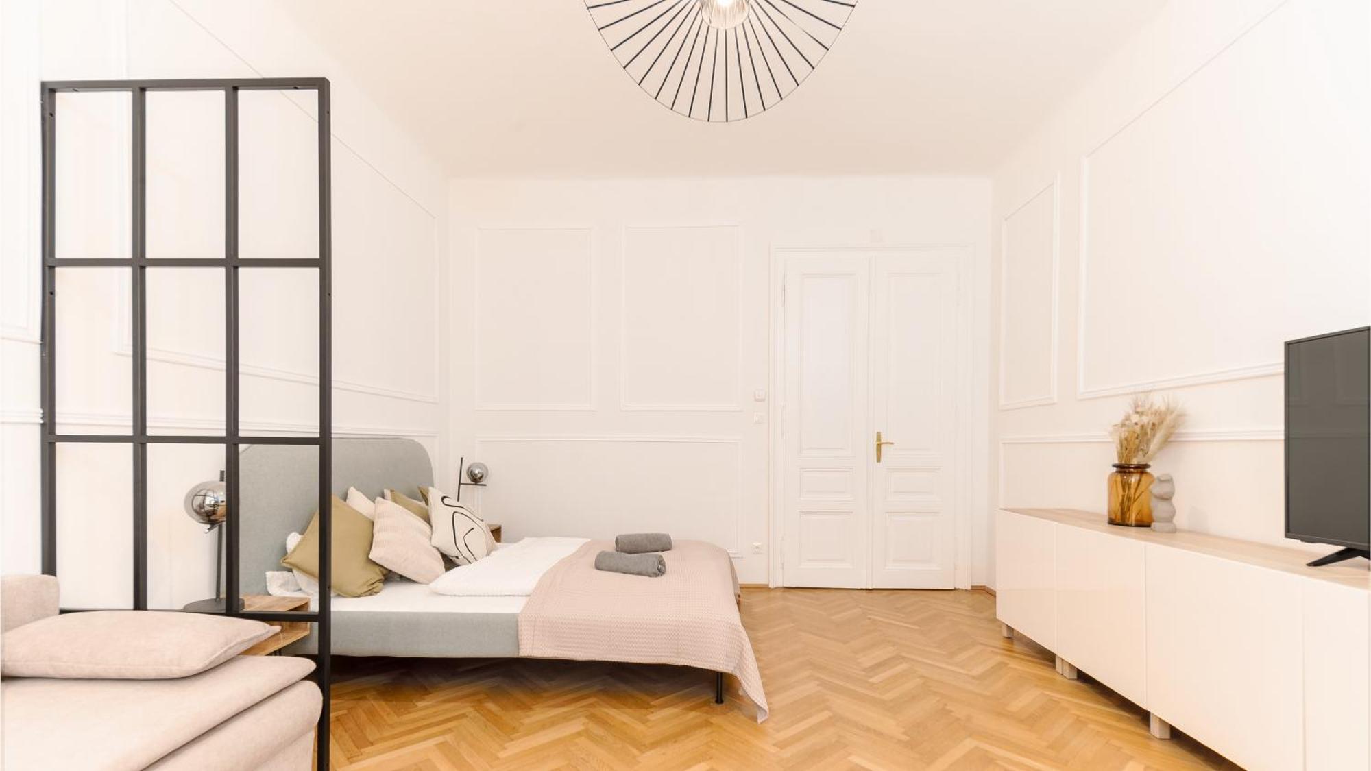 Long Term I 2 Min To U1 Columbusplatz I High Speed Wifi Vienna