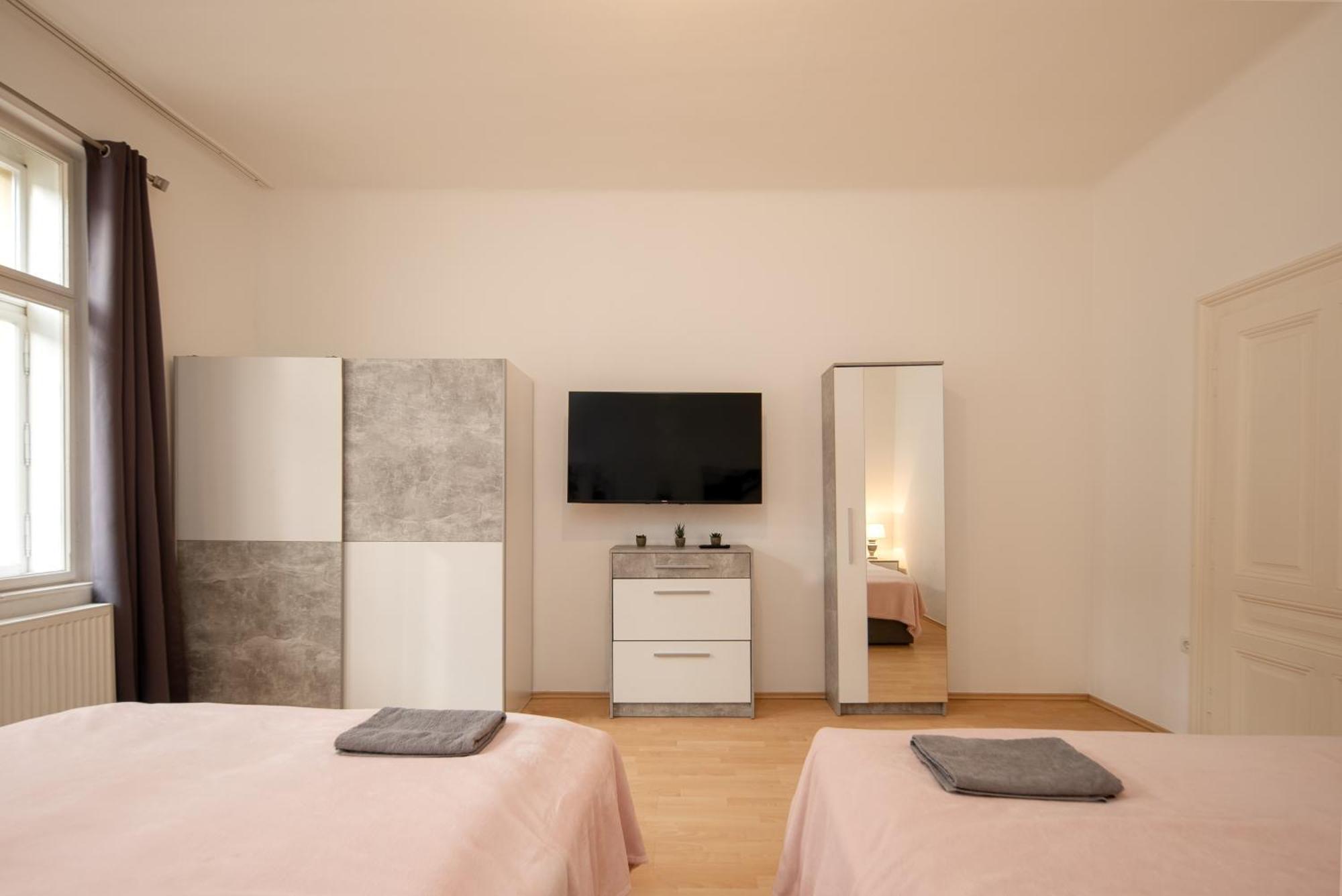 Long Term I 2 Min To U1 Columbusplatz I High Speed Wifi *