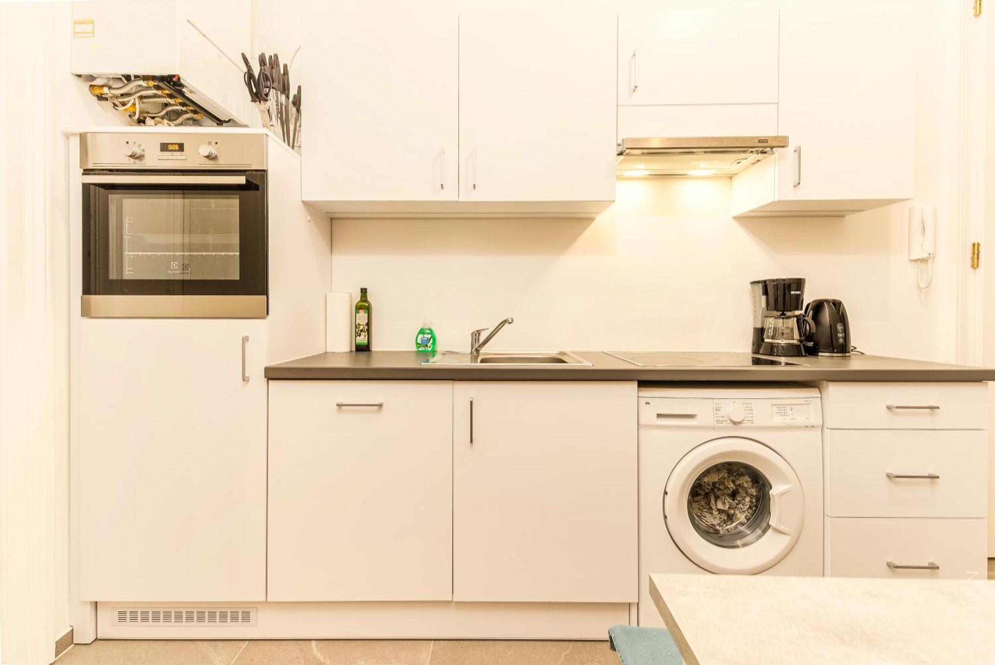 Long Term I 2 Min To U1 Columbusplatz I High Speed Wifi Appartamento Vienna
