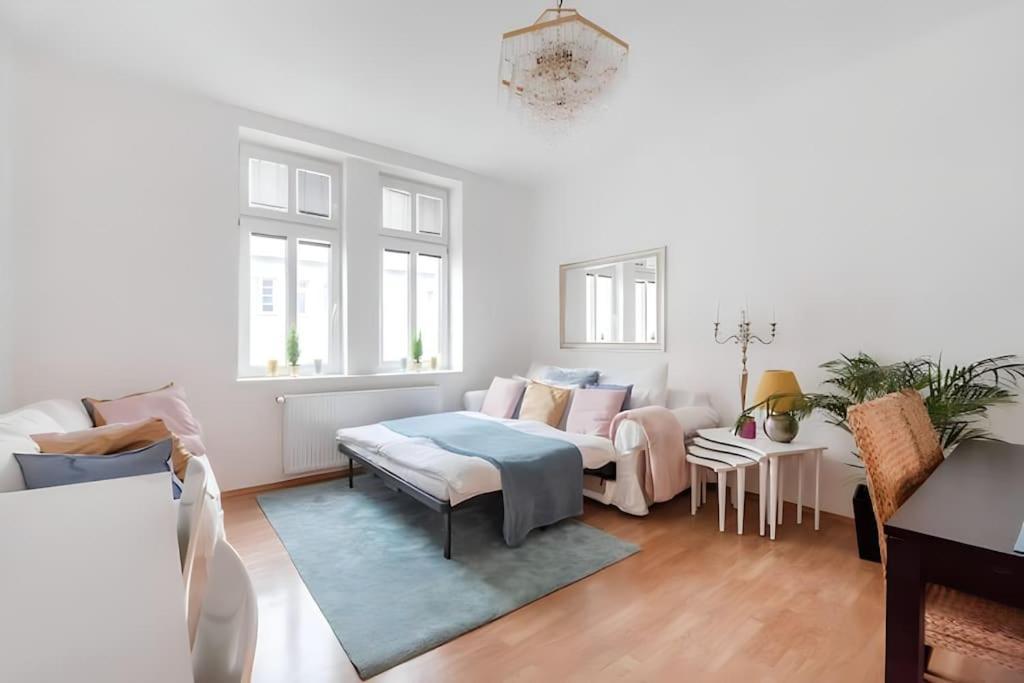 Appartamento Long Term I 2 Min To U1 Columbusplatz I High Speed Wifi Vienna