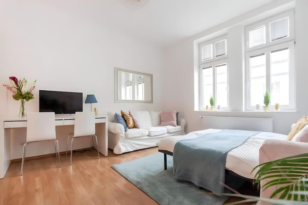 Long Term I 2 Min To U1 Columbusplatz I High Speed Wifi Appartamento *